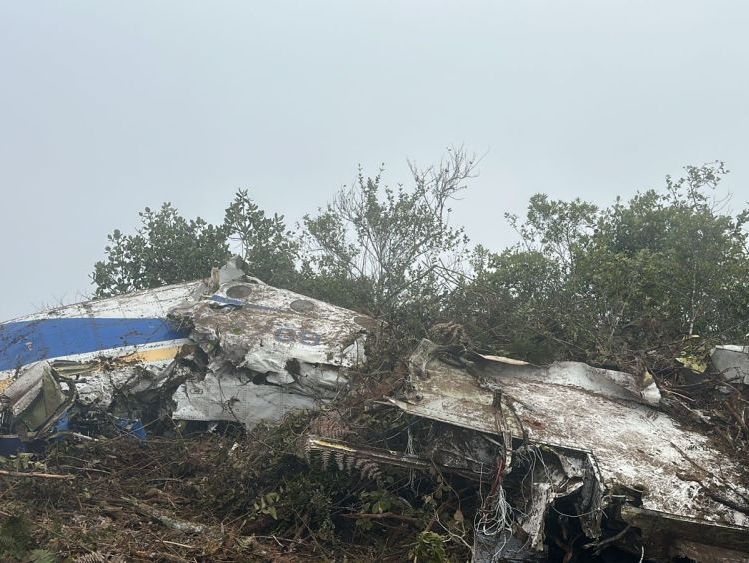  哥伦比亚失踪客机确认坠毁 机上15人全部遇难